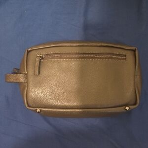 Elegant Tan Leather Men's Toiletry Bag